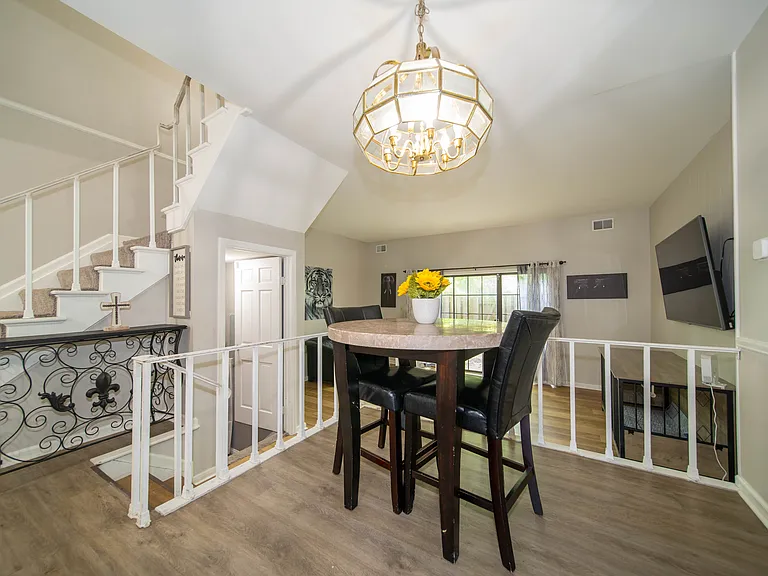 2257 Rome Dr — Photo 11