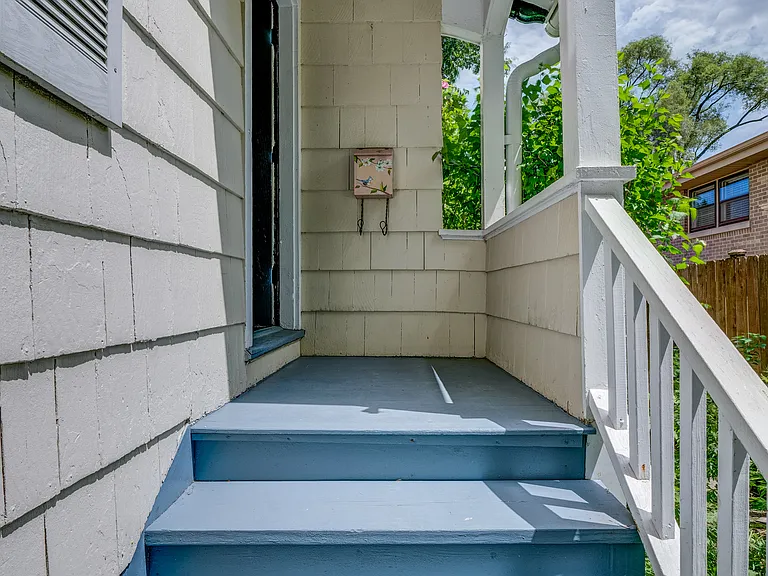 122 Central Park Ave — Photo 2