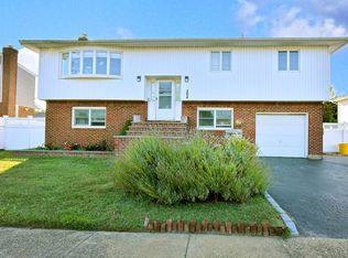 264 Forest Ave, Massapequa, NY 11758