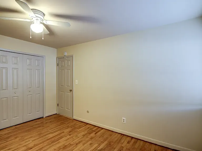 Fairfield Arms Apartments — Photo 14