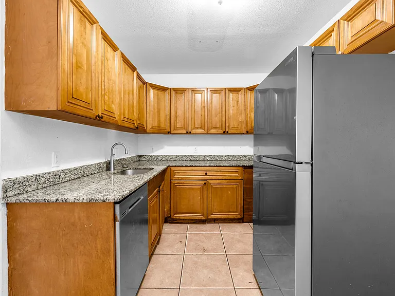 124 SW 10th Ave — Photo 15