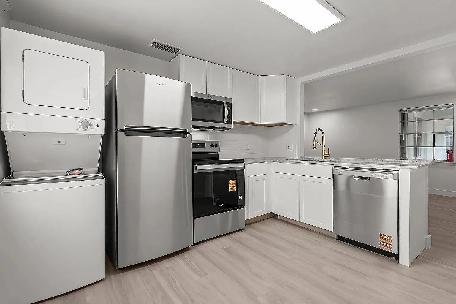 2 bed, 1.0 bath, 810 sqft, $1,095 — Photo 3
