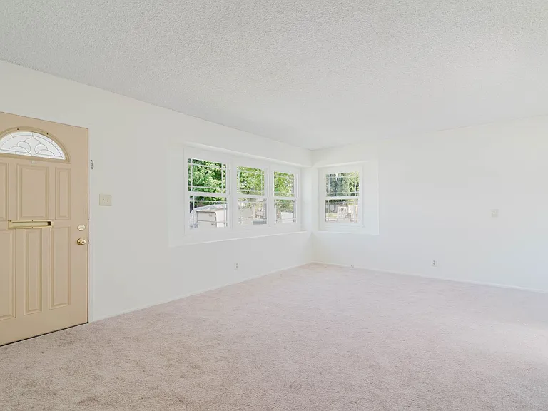 10826 Blucher Ave — Photo 5