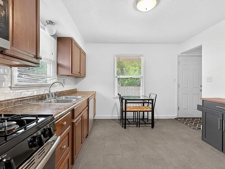 2255 Fenton St — Photo 8
