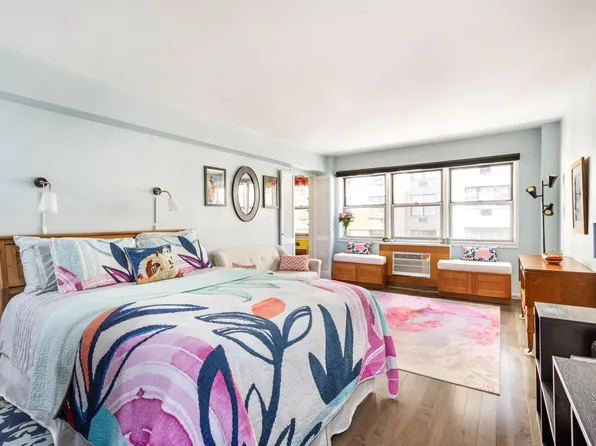 321 East 45th Street image 1 of 9