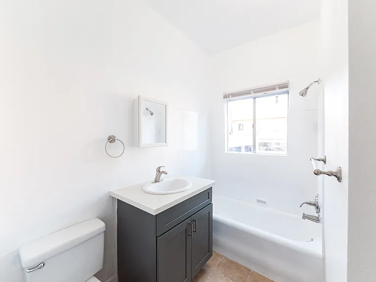 209 N Berendo St #3/4 — Photo 4