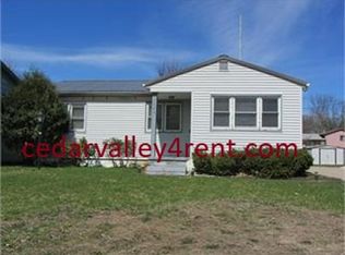 1025 Adams St, Waterloo, IA 50703