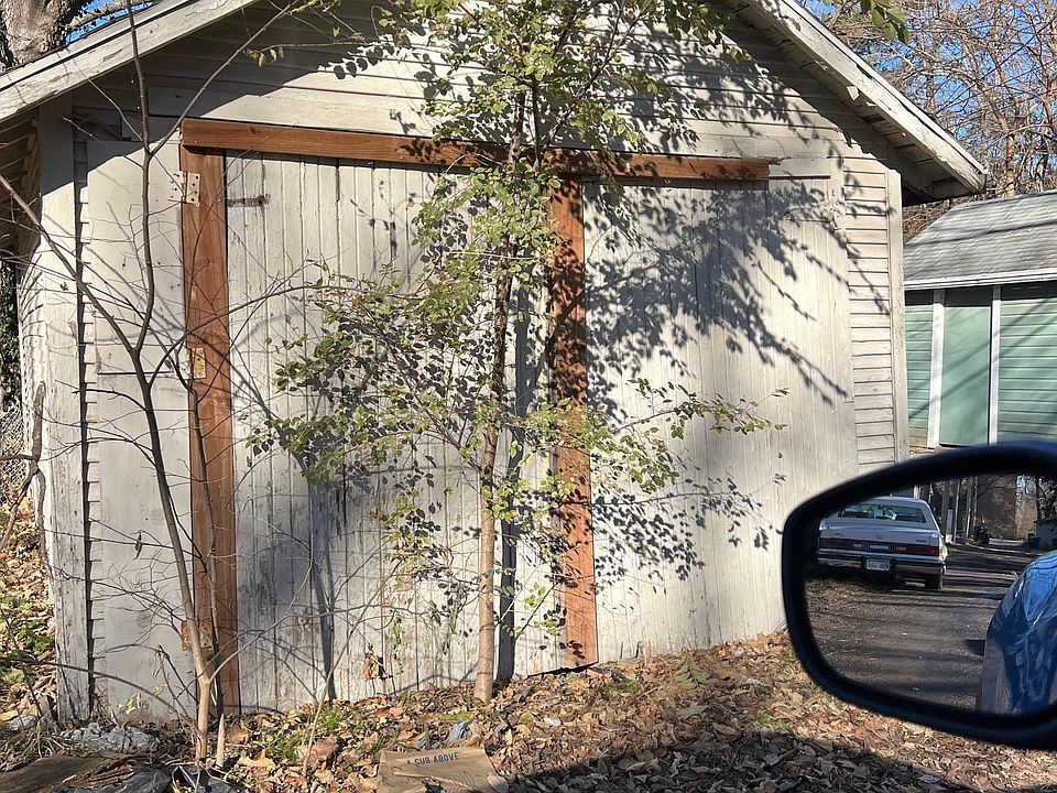 2nd image of 214 SW Western Ave