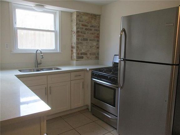 4th image of 732 Independence St