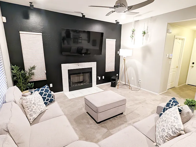 E Michelle Dr — Photo 8