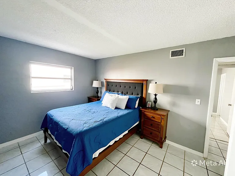 320 SW 1st St — Photo 12