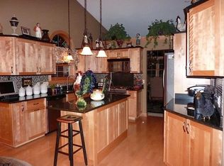 W154N6626 Marvel Dr, Menomonee Falls, WI 53051