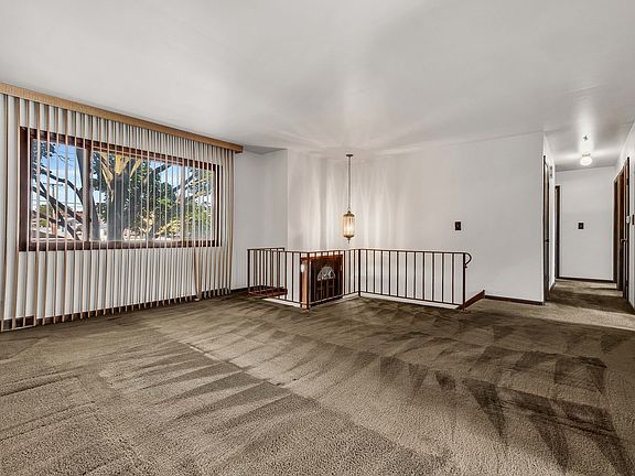 3rd image of 409 Marion St