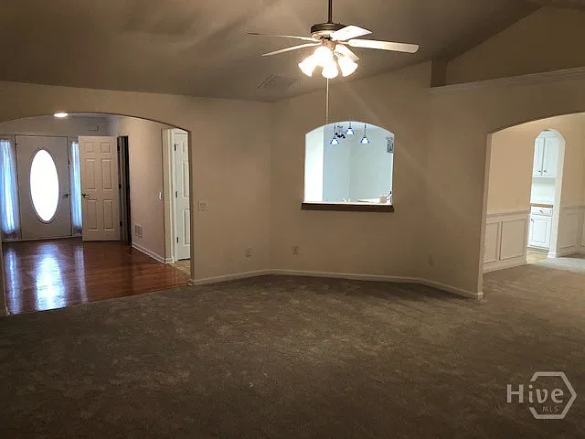 225 Lexington Cir — Photo 24