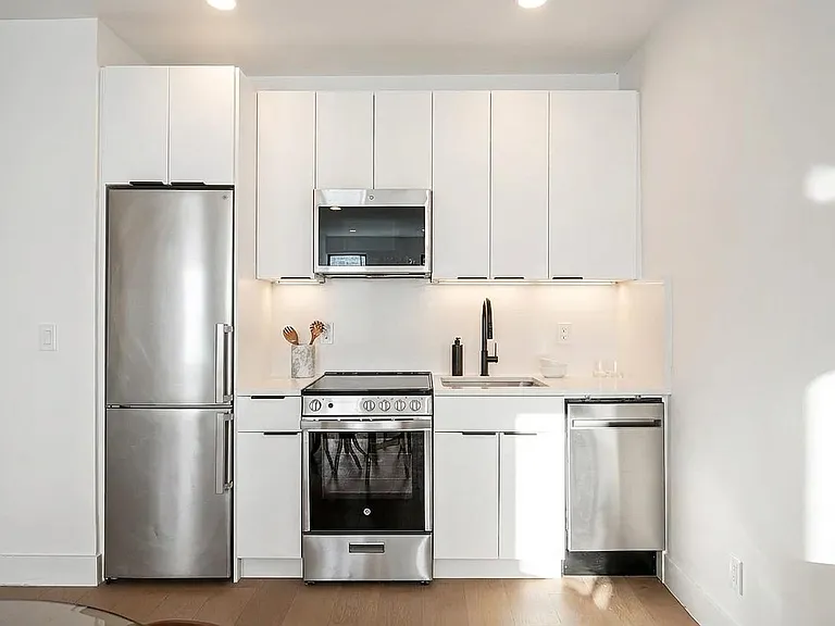 291 7th Ave #3F — Photo 2