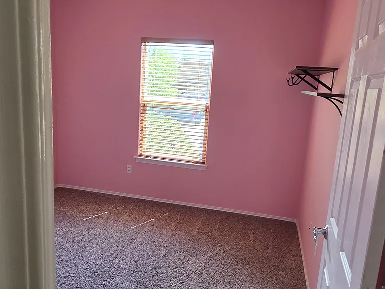 1100 Alegria Rd NW — Photo 29