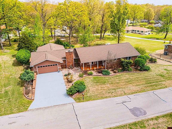 2nd image of 161 Lakeview Dr