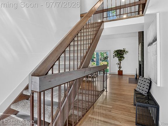 3rd image of 2141 Hickory Leaf Ct N
