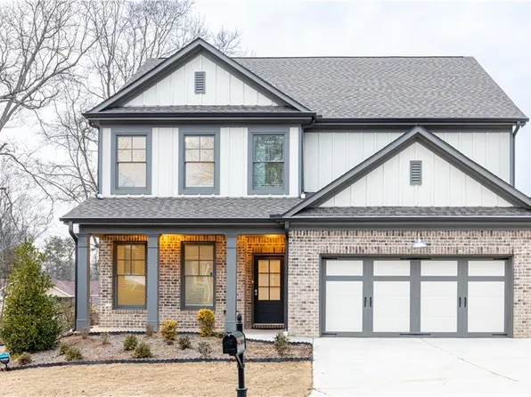 569 W Jackson St, Buford, GA 30518