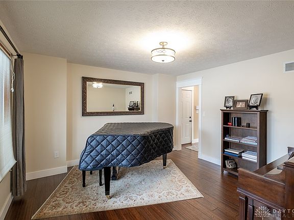 3rd image of 774 Autumn Leaf Dr