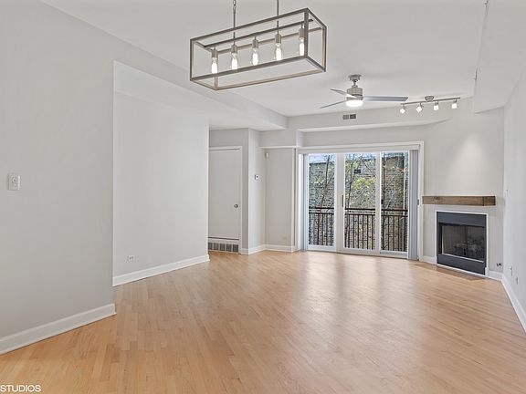 3rd image of 2158 W Grand Ave #206