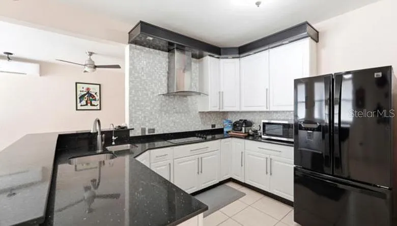 3 bed, 2.5 bath, 2600 sqft, $3,000 — Photo 3