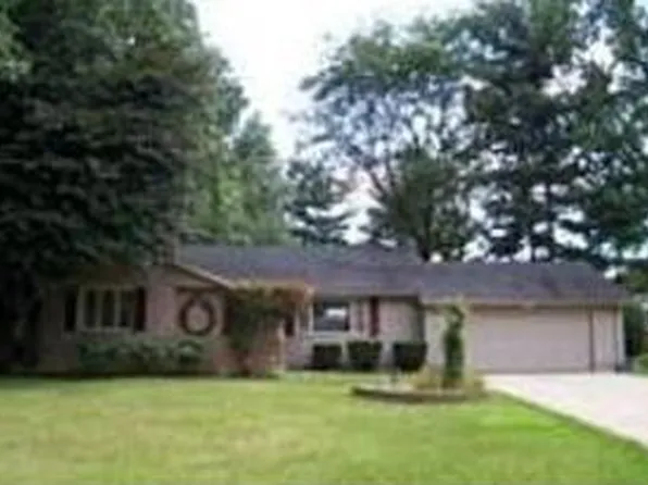 557 Murray Hill Dr, Youngstown, OH 44505