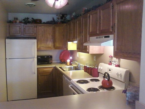 Kitchen with breakfast bar
