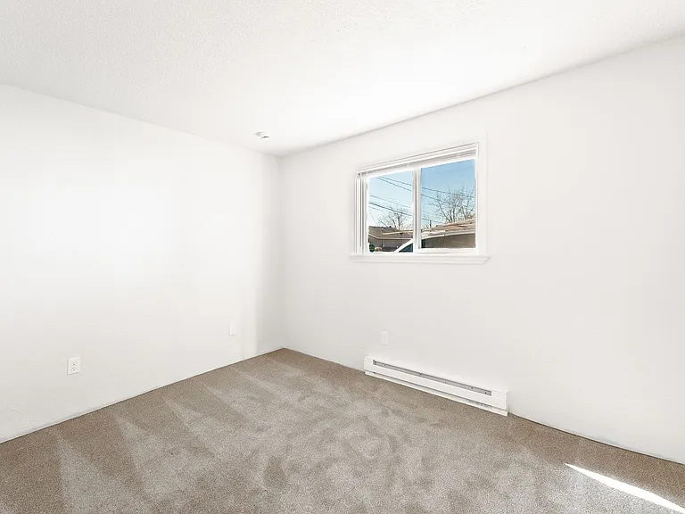 1321 W Sylvester St — Photo 13