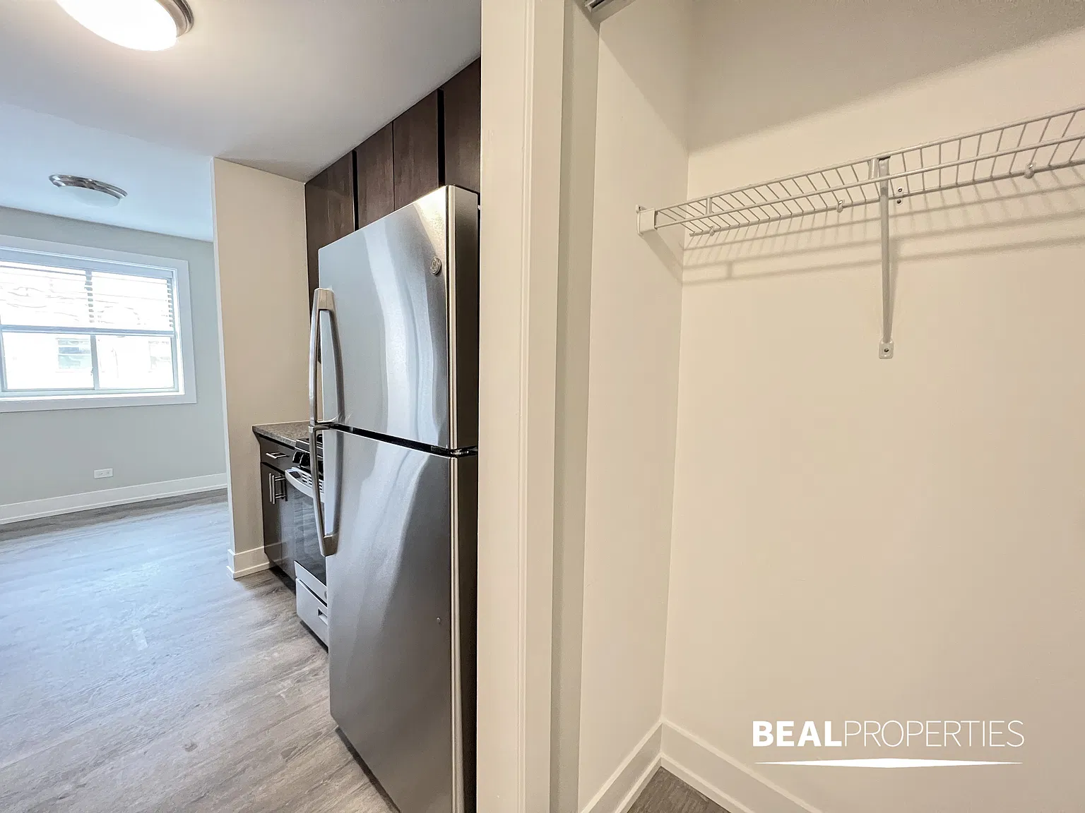 530 W Surf — Photo 2