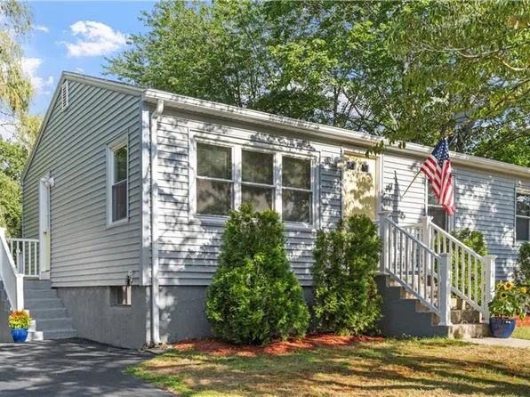 25 Douglas Cir, Smithfield, RI 02828