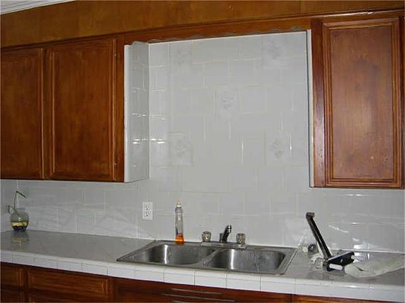 4th image of 2111 Hickory Ln