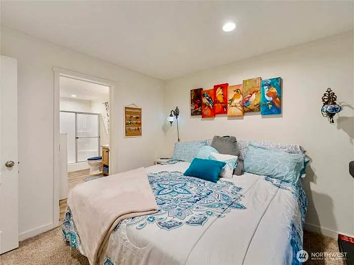 3 bed, 1275 sqft, $2,600 — Photo 2