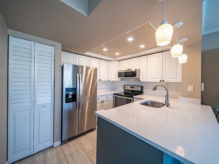 Bella Lago Vista — Photo 3