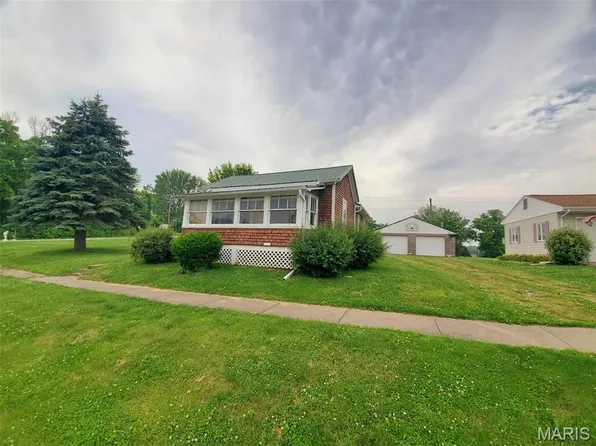 703 N 3rd St, La Grange, MO 63448