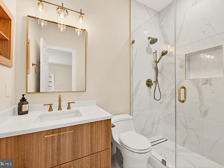9860 Palace Green Way — Photo 38