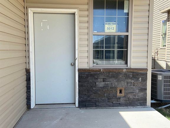 3rd image of 5012 W Hillsboro Dr