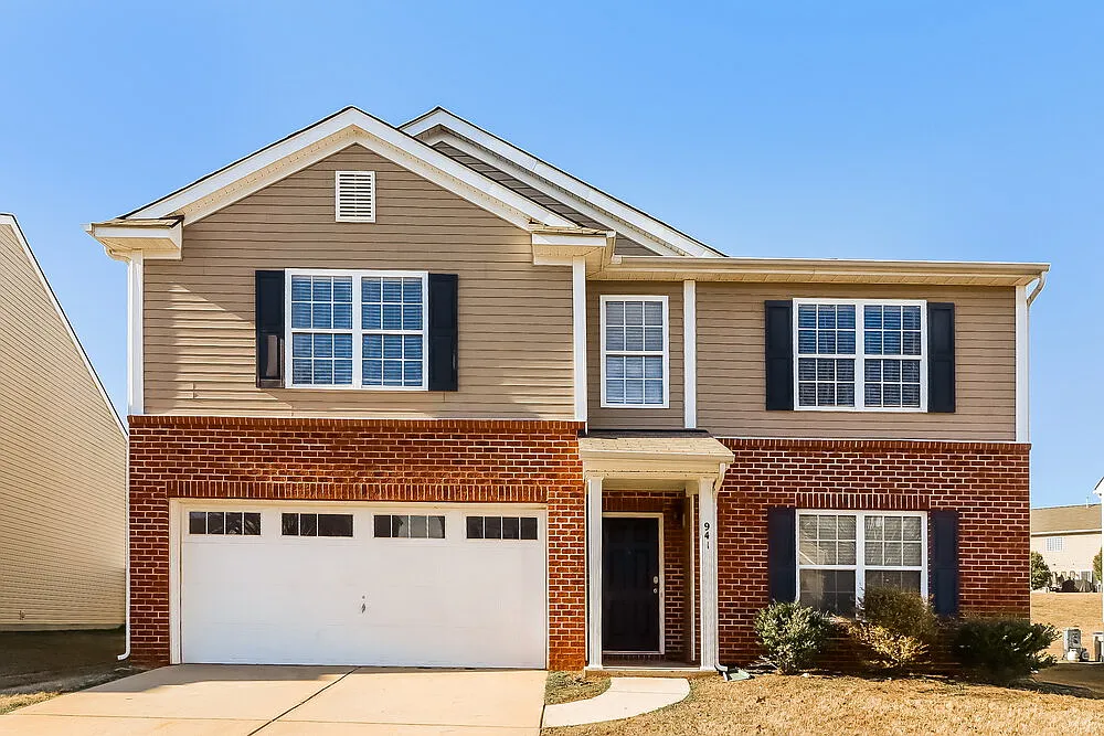 3 bed, 2.5 bath, 2815 sqft, $2,220 — Photo 1
