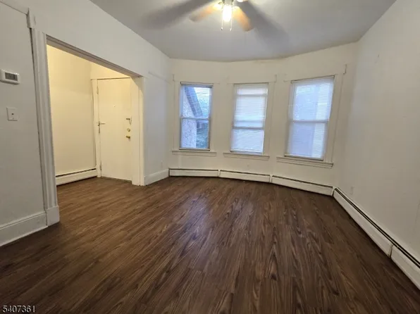 54 Stuyvesant Ave, Lyndhurst, NJ 07071