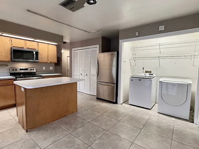 241 Hummingbird Ln — Photo 9