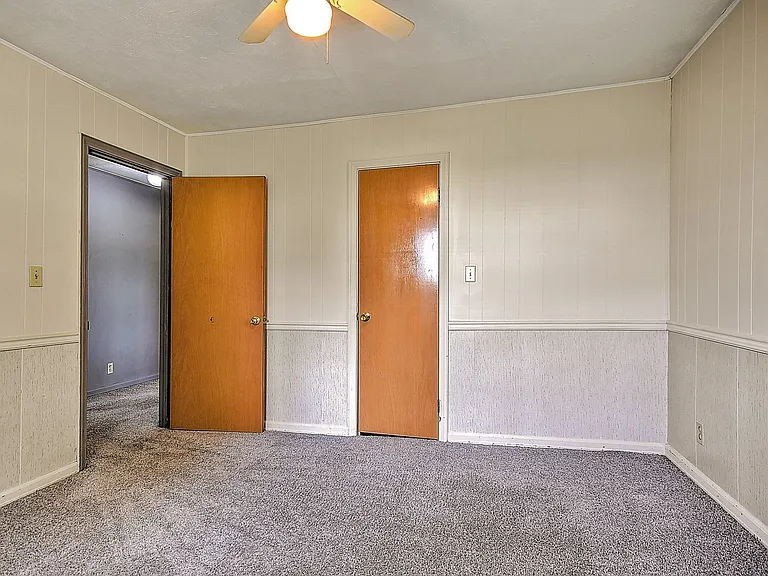 2207 Buckingham Rd — Photo 12