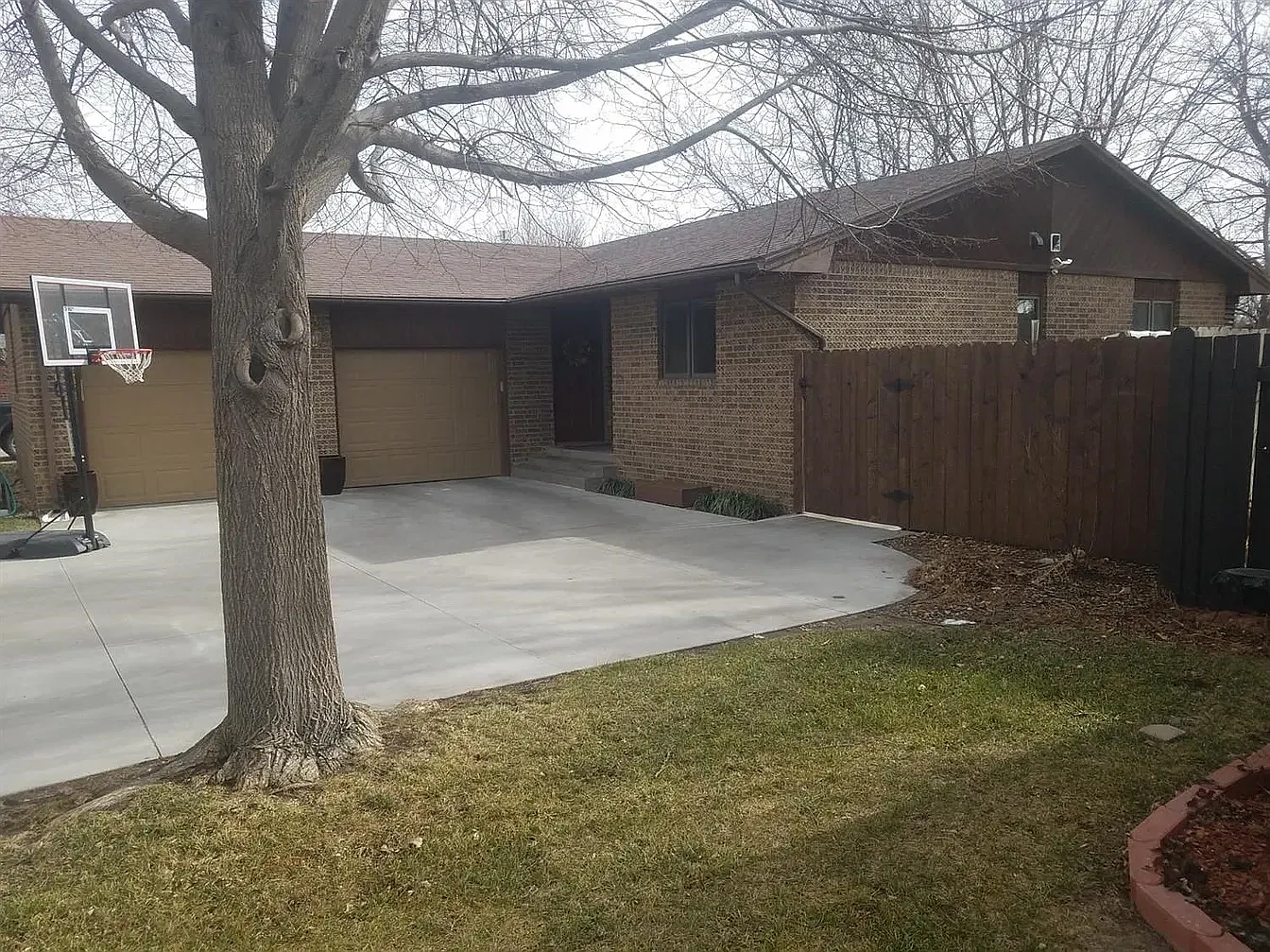 4 bed, 1337 sqft, $2,600 — Photo 2
