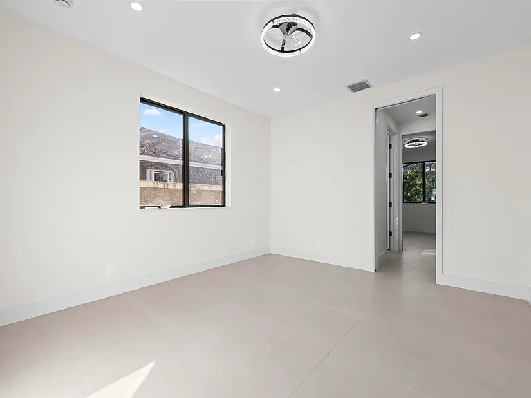 621 NW 42nd Ave — Photo 21