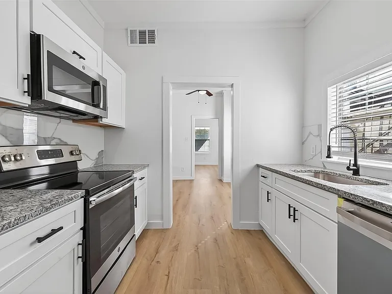 2202 Hutchins St #A — Photo 14