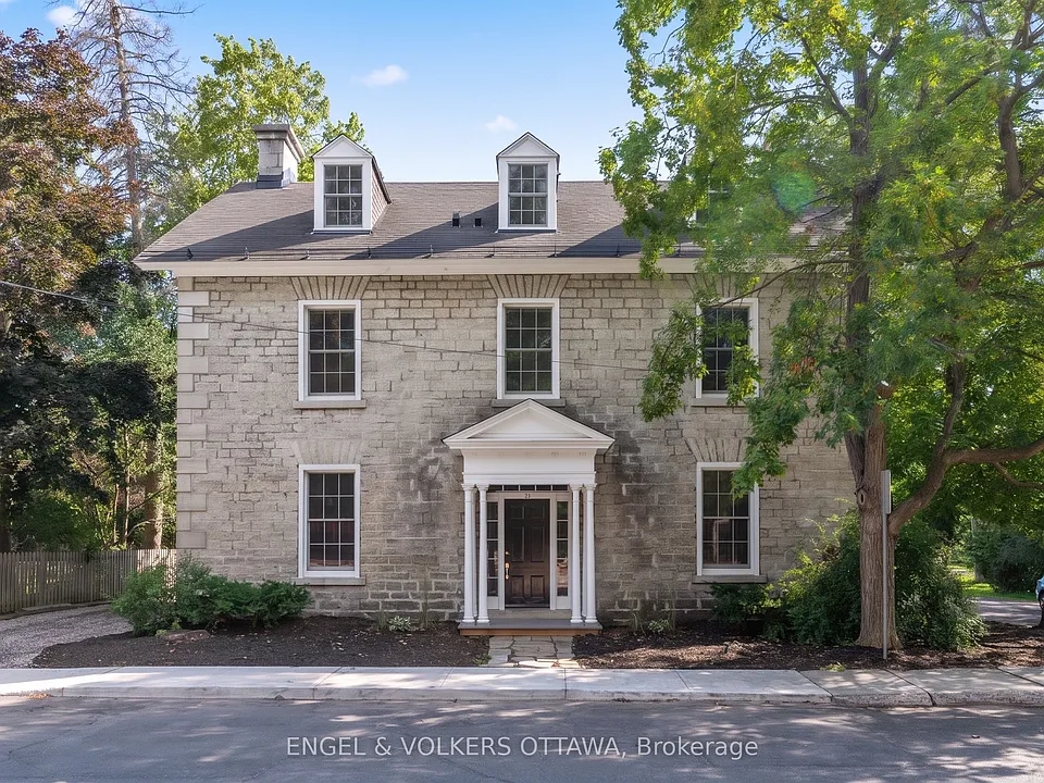 35 Mackay St