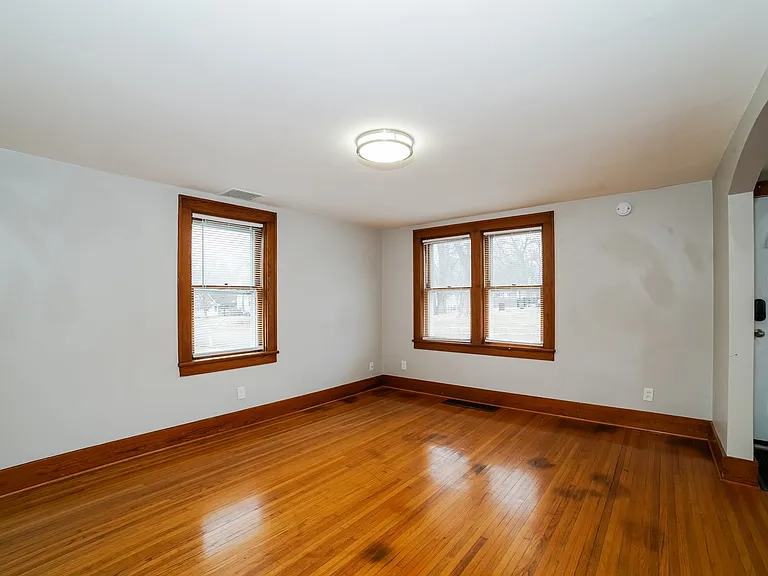 1078686_020_living_room_13538885.jpg