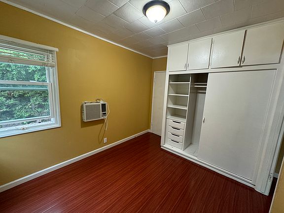3rd image of 5727 Camellia Ave