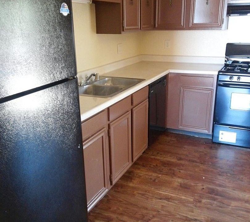 1st image of 825 S Telshor Blvd APT 35