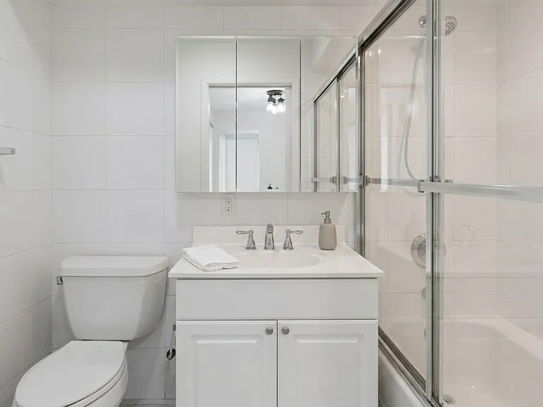 27 Woodside Ave #B — Photo 8