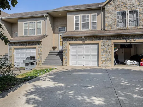 577 S Woodson Ln, Gardner, KS 66030